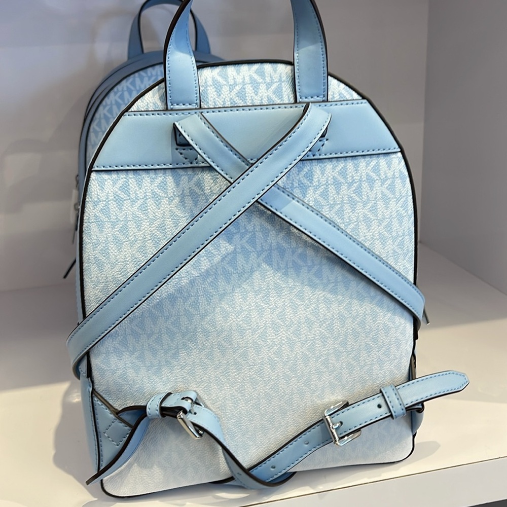 MICHAEL KORS Jaycee Medium Ombré Signature Logo Backpack
LIGHT SKY
NWT - Picture 5 of 13